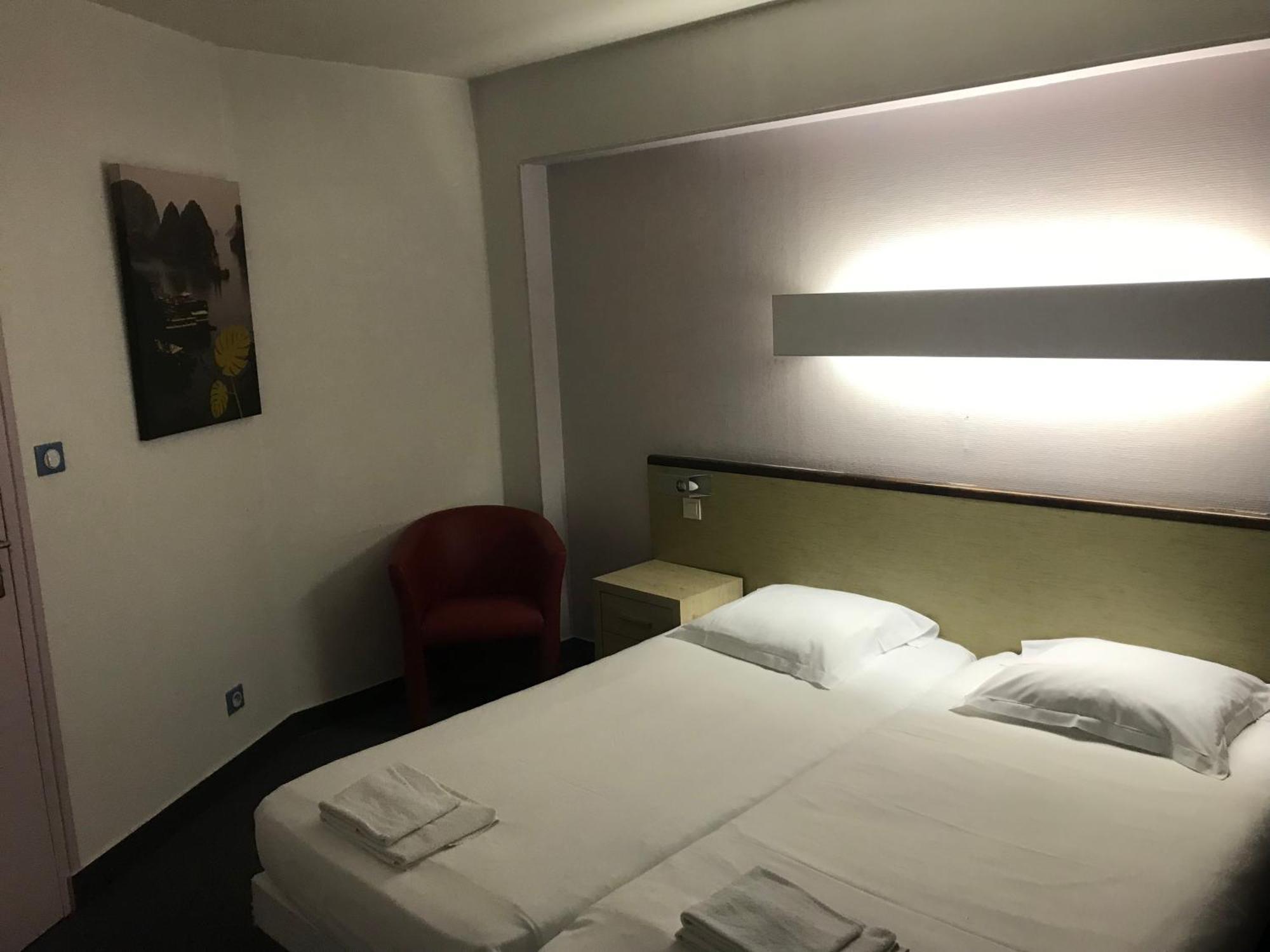 Hotel Couleurs Sud Centre-Ville Gare Шарлевіль-Мезьєр Екстер'єр фото