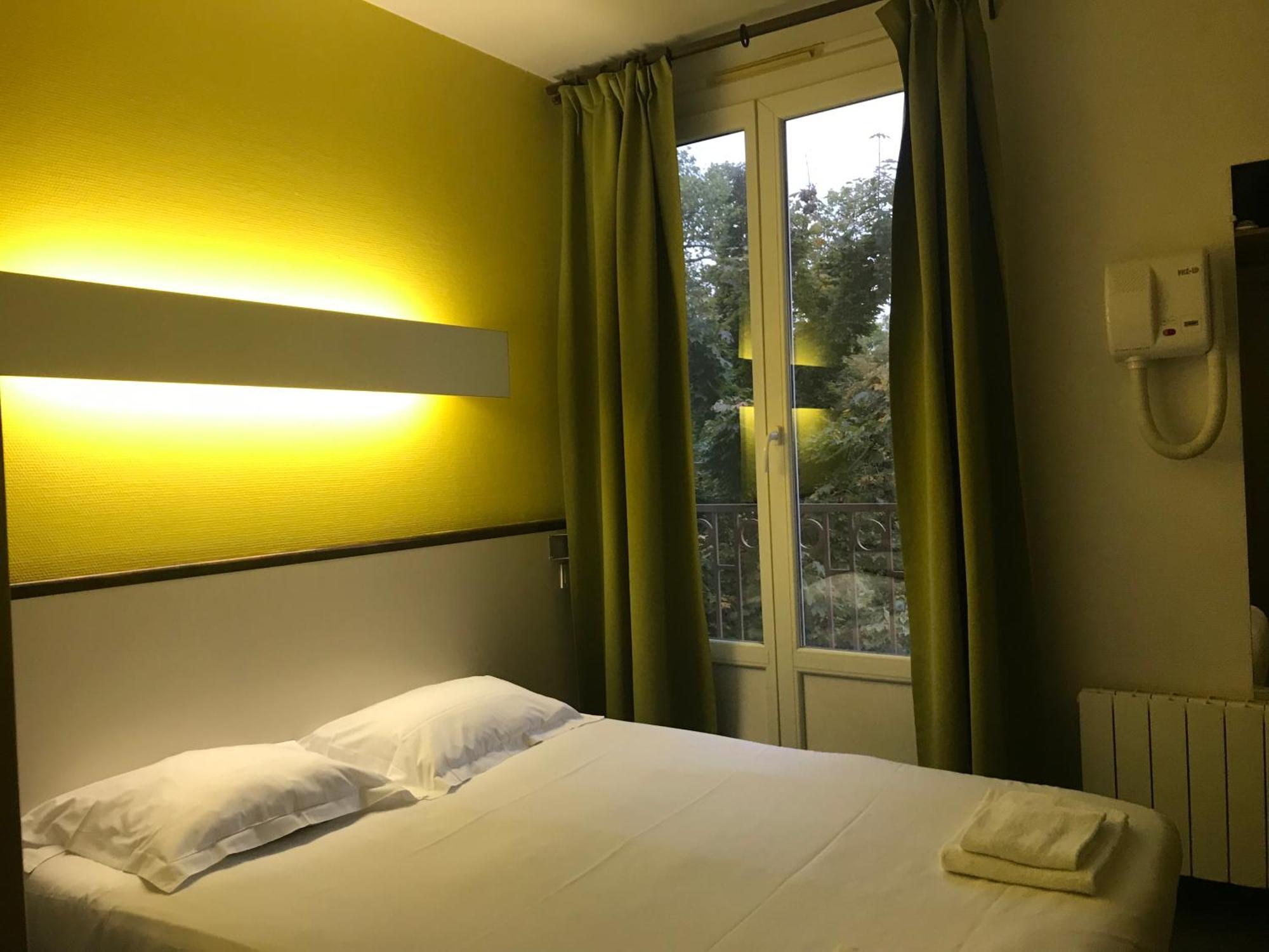 Hotel Couleurs Sud Centre-Ville Gare Шарлевіль-Мезьєр Екстер'єр фото
