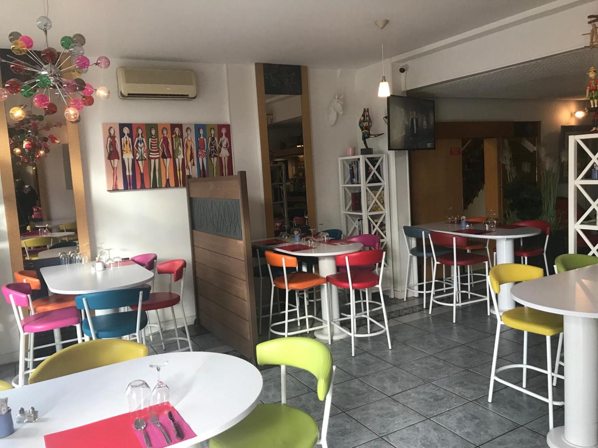 Hotel Couleurs Sud Centre-Ville Gare Шарлевіль-Мезьєр Екстер'єр фото