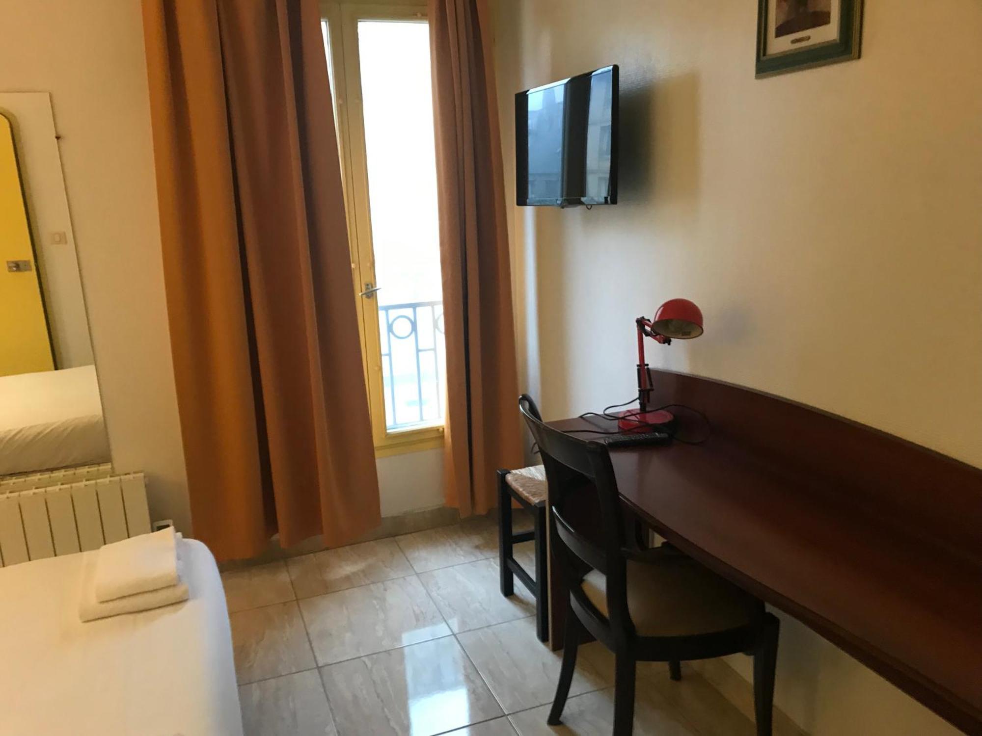 Hotel Couleurs Sud Centre-Ville Gare Шарлевіль-Мезьєр Екстер'єр фото