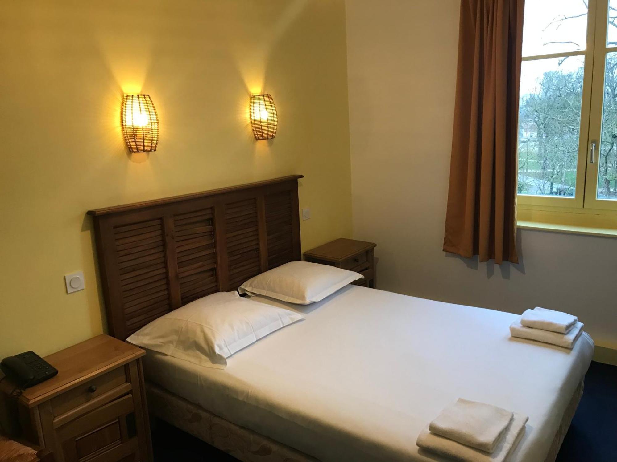 Hotel Couleurs Sud Centre-Ville Gare Шарлевіль-Мезьєр Екстер'єр фото