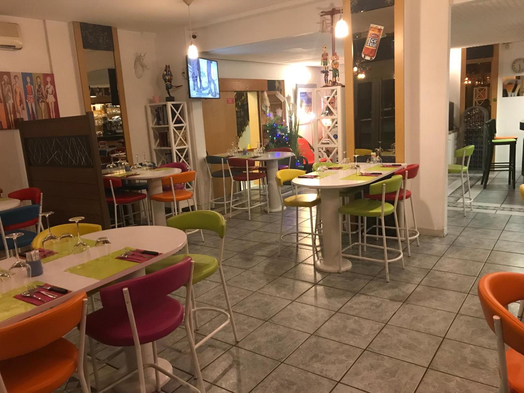Hotel Couleurs Sud Centre-Ville Gare Шарлевіль-Мезьєр Екстер'єр фото