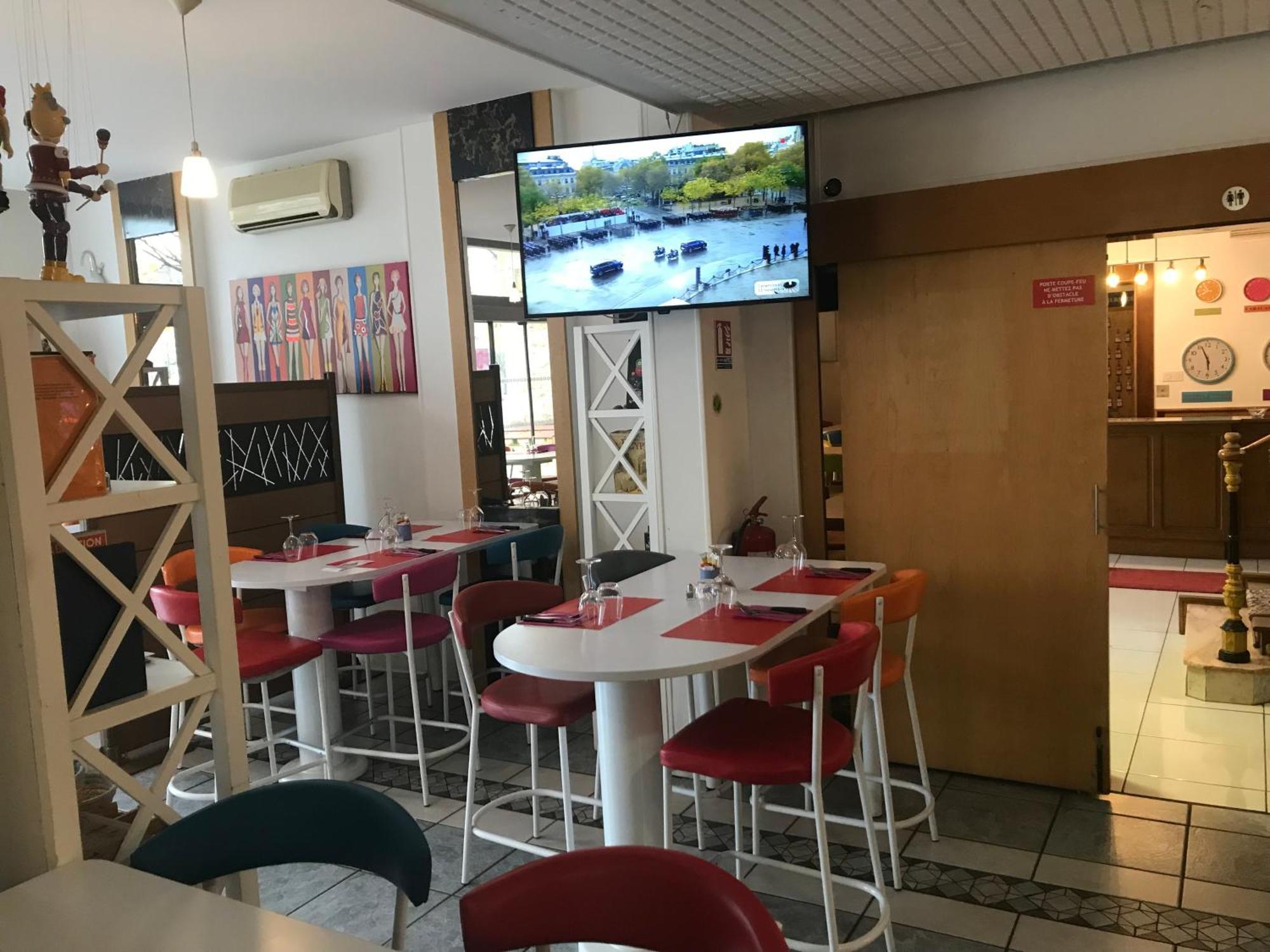 Hotel Couleurs Sud Centre-Ville Gare Шарлевіль-Мезьєр Екстер'єр фото