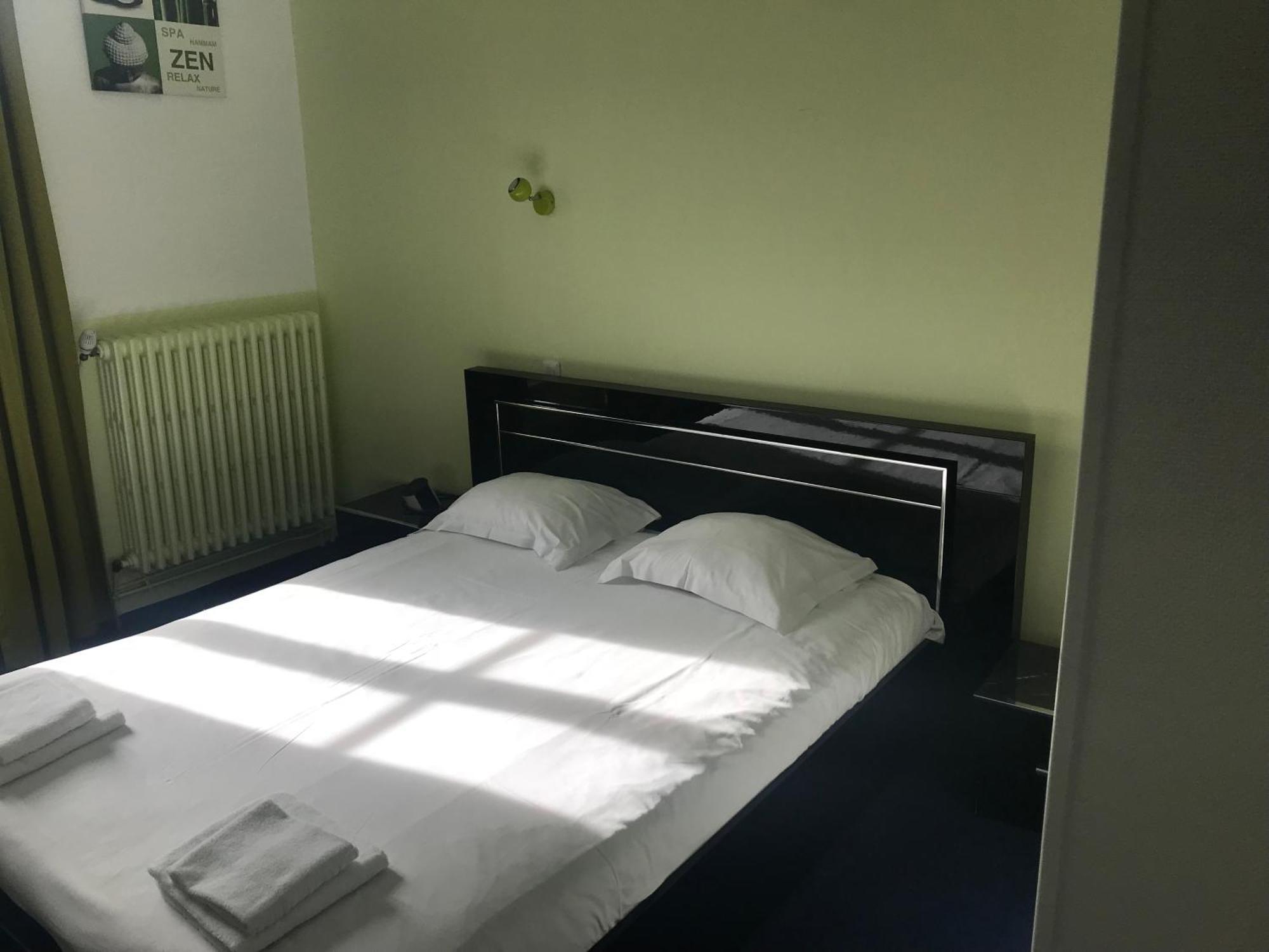 Hotel Couleurs Sud Centre-Ville Gare Шарлевіль-Мезьєр Екстер'єр фото