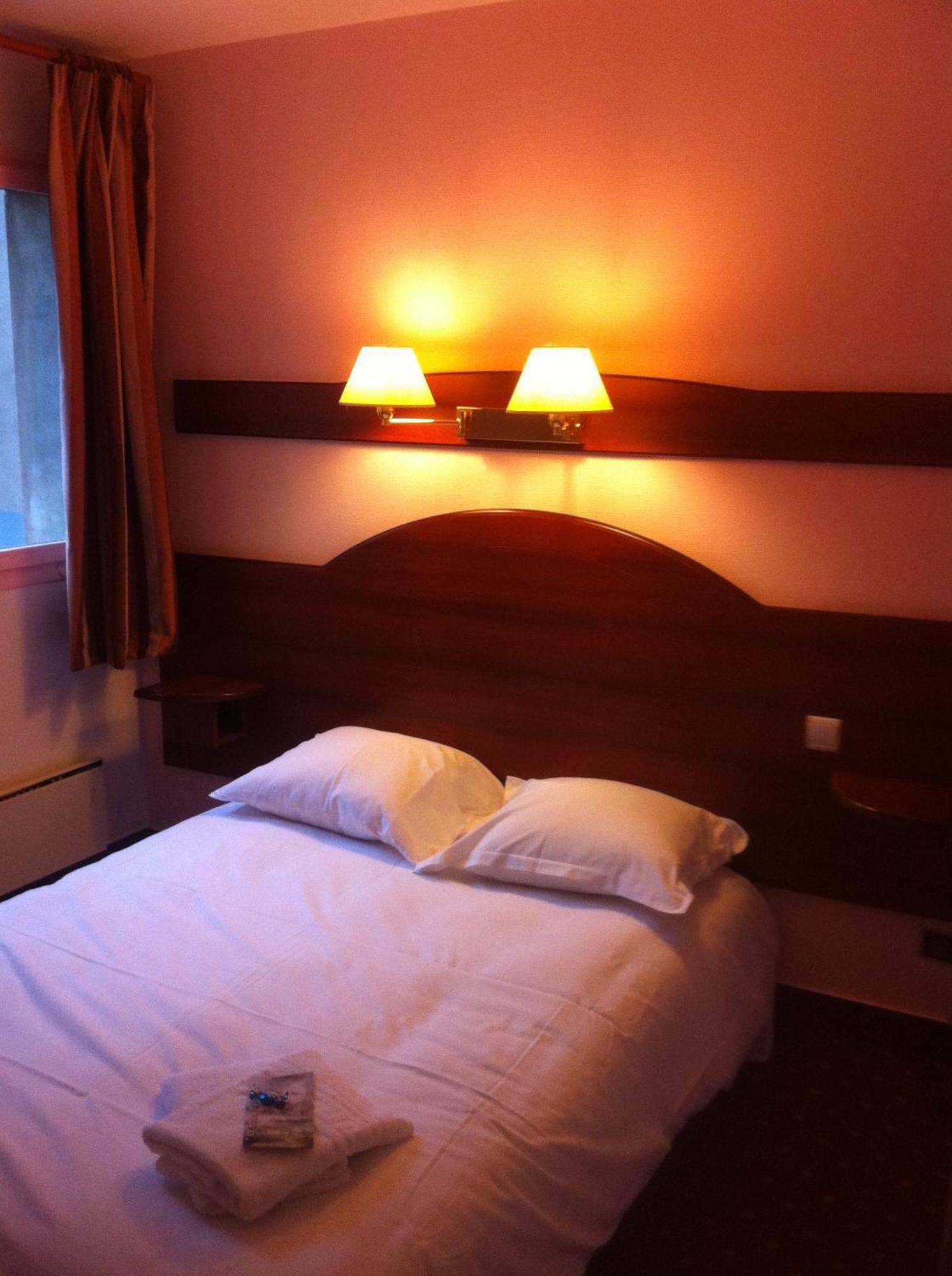 Hotel Couleurs Sud Centre-Ville Gare Шарлевіль-Мезьєр Екстер'єр фото