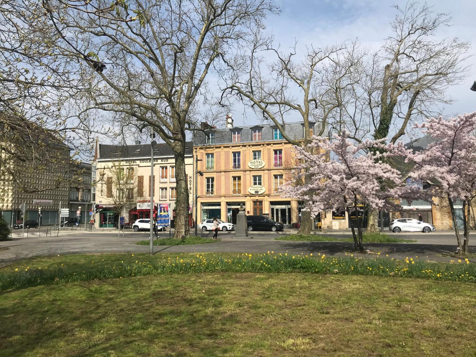 Hotel Couleurs Sud Centre-Ville Gare Шарлевіль-Мезьєр Екстер'єр фото