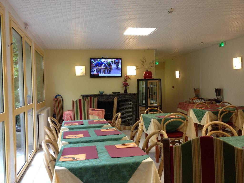 Hotel Couleurs Sud Centre-Ville Gare Шарлевіль-Мезьєр Екстер'єр фото